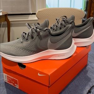 Brand new never worn Nike Zoom Winflo 6